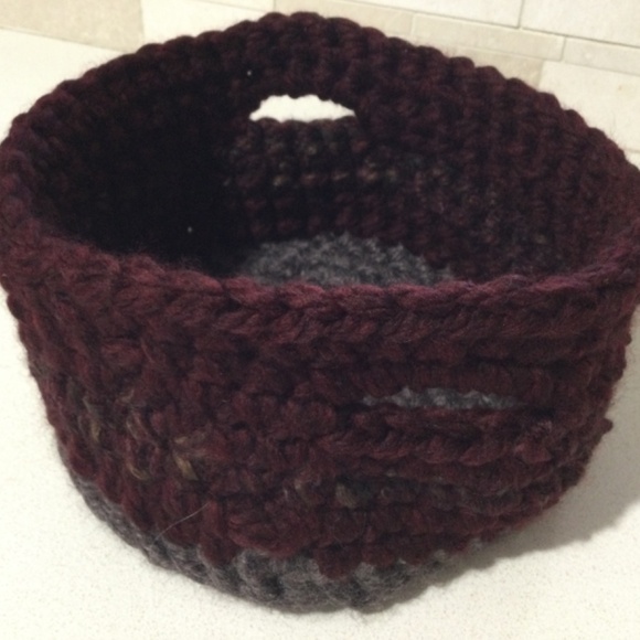 Hand crocheted 8” diameter 5.5” high basket with handles - Picture 2 of 4